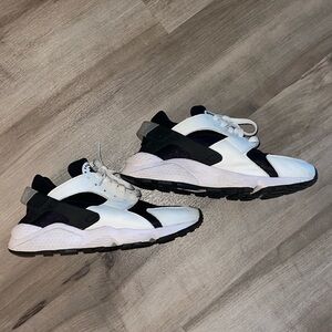 Nike Huarache women’s size 7
